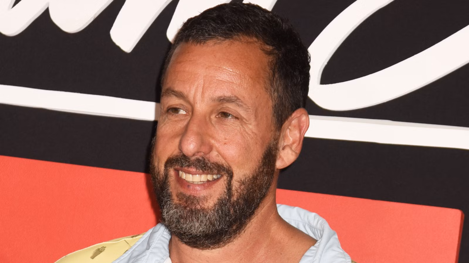 La campaña de Adam Sandler para los Oscar se calienta con el premio a la trayectoria profesional