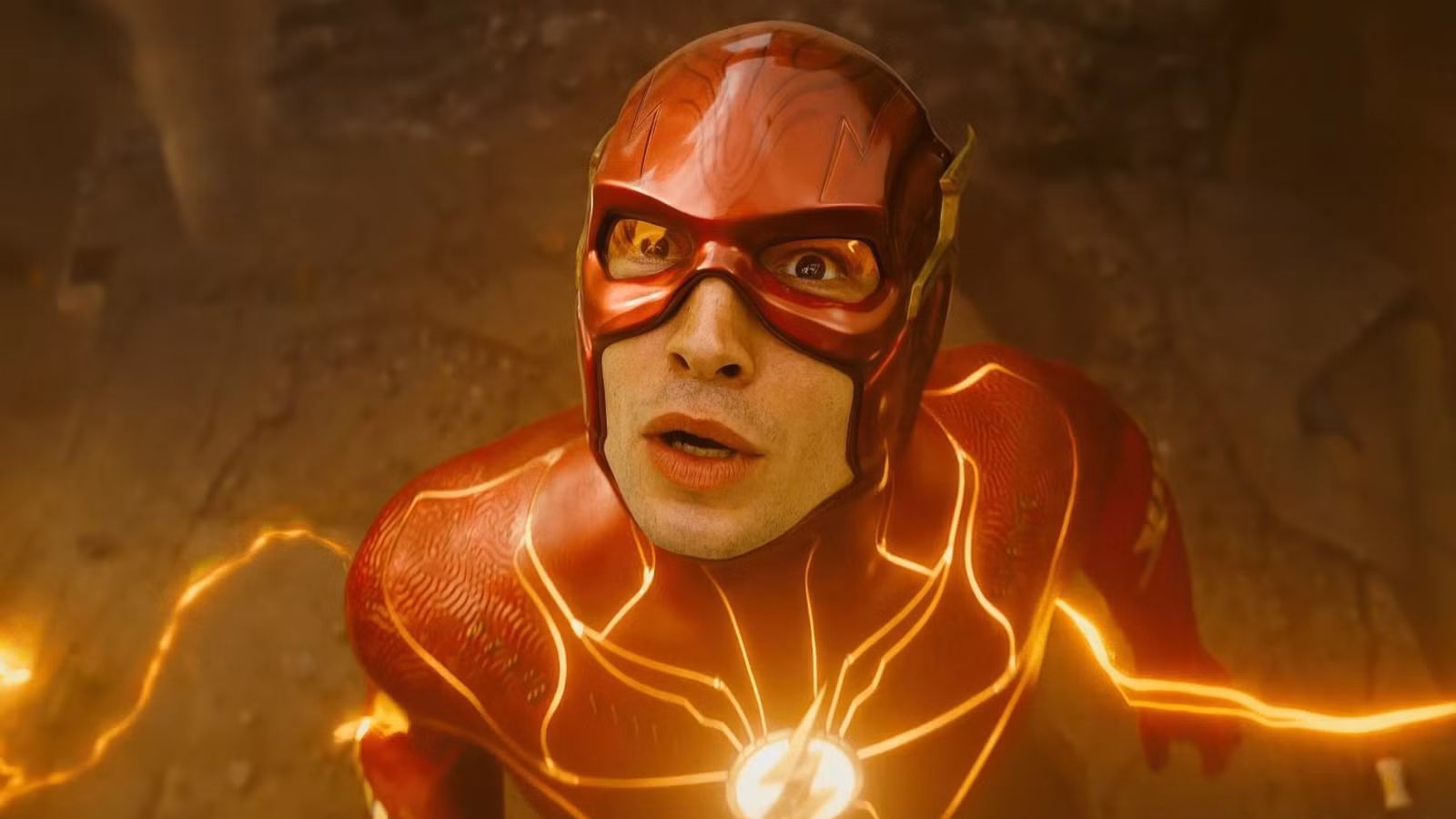 El director de DCU Batman defiende la controvertida película The Flash de Ezra Miller
