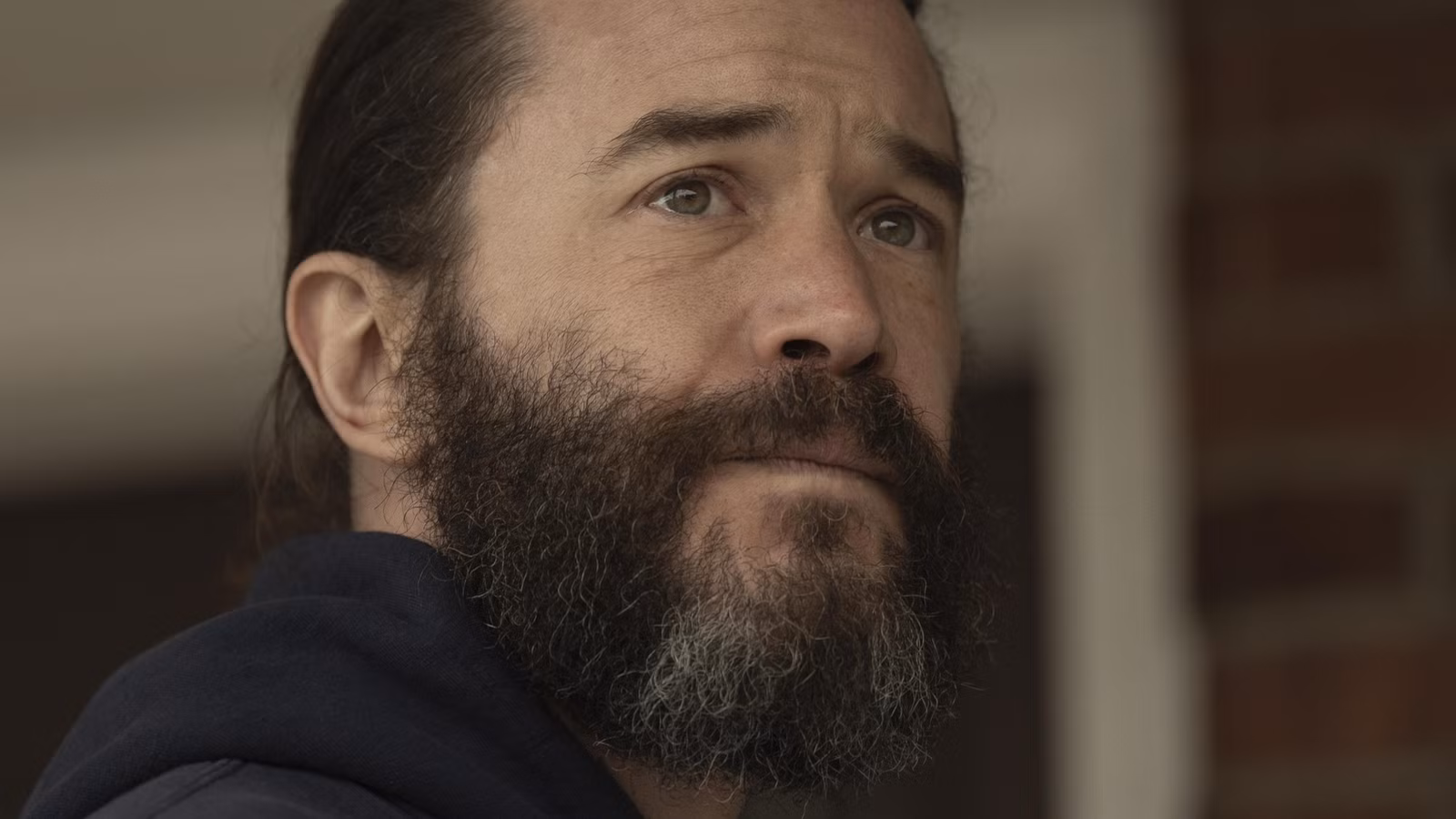 Explicación del final de la tarea: se revela la resolución emocional de Tom y el legado de Robbie