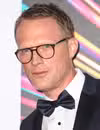 Foto de cabeza de Paul Bettany en los premios GQ Hombres del año 2021