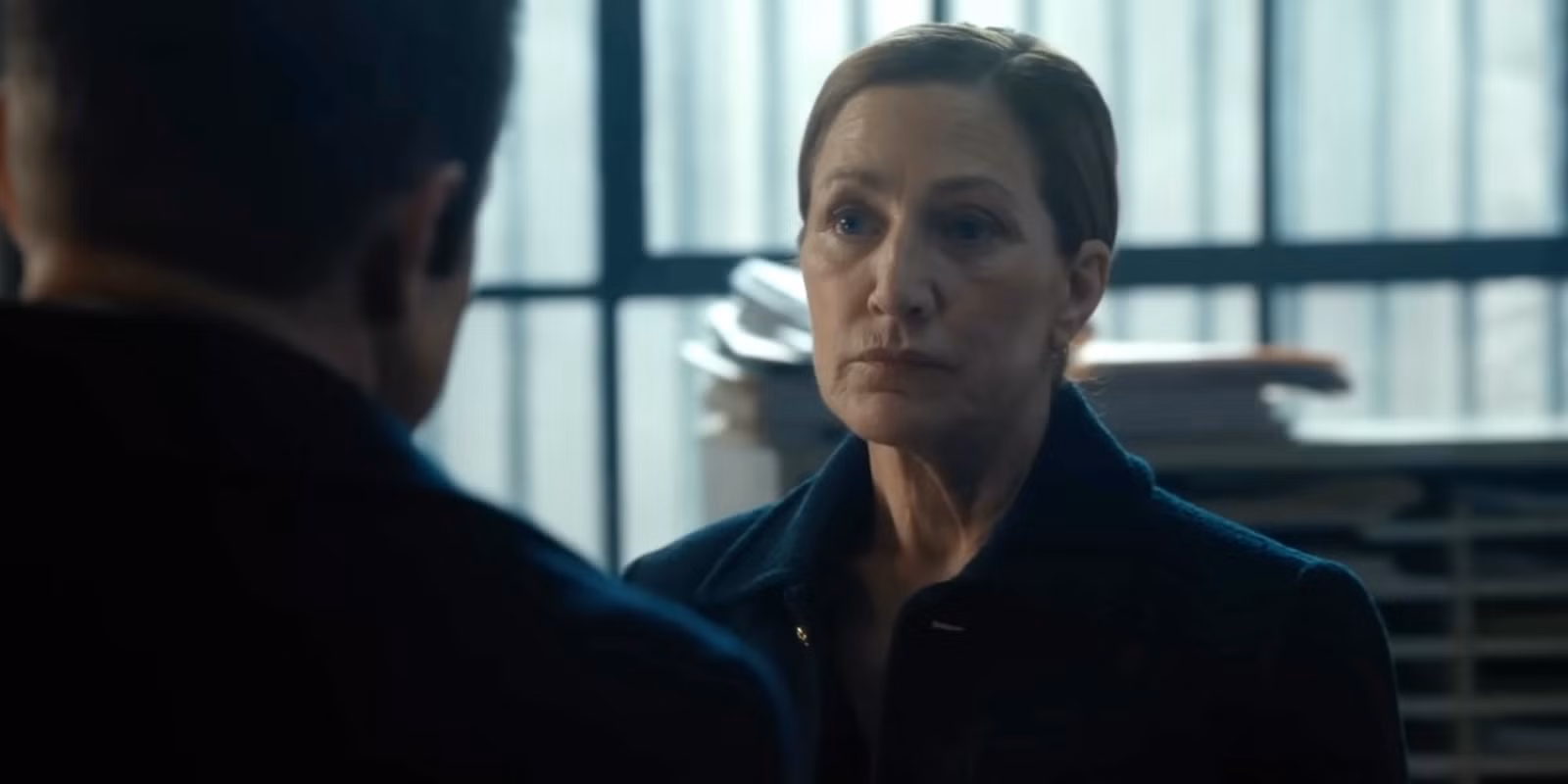 Cómo Nina de Edie Falco cambia la dinámica de poder de la temporada 4 del alcalde de Kingstown provocada por las estrellas