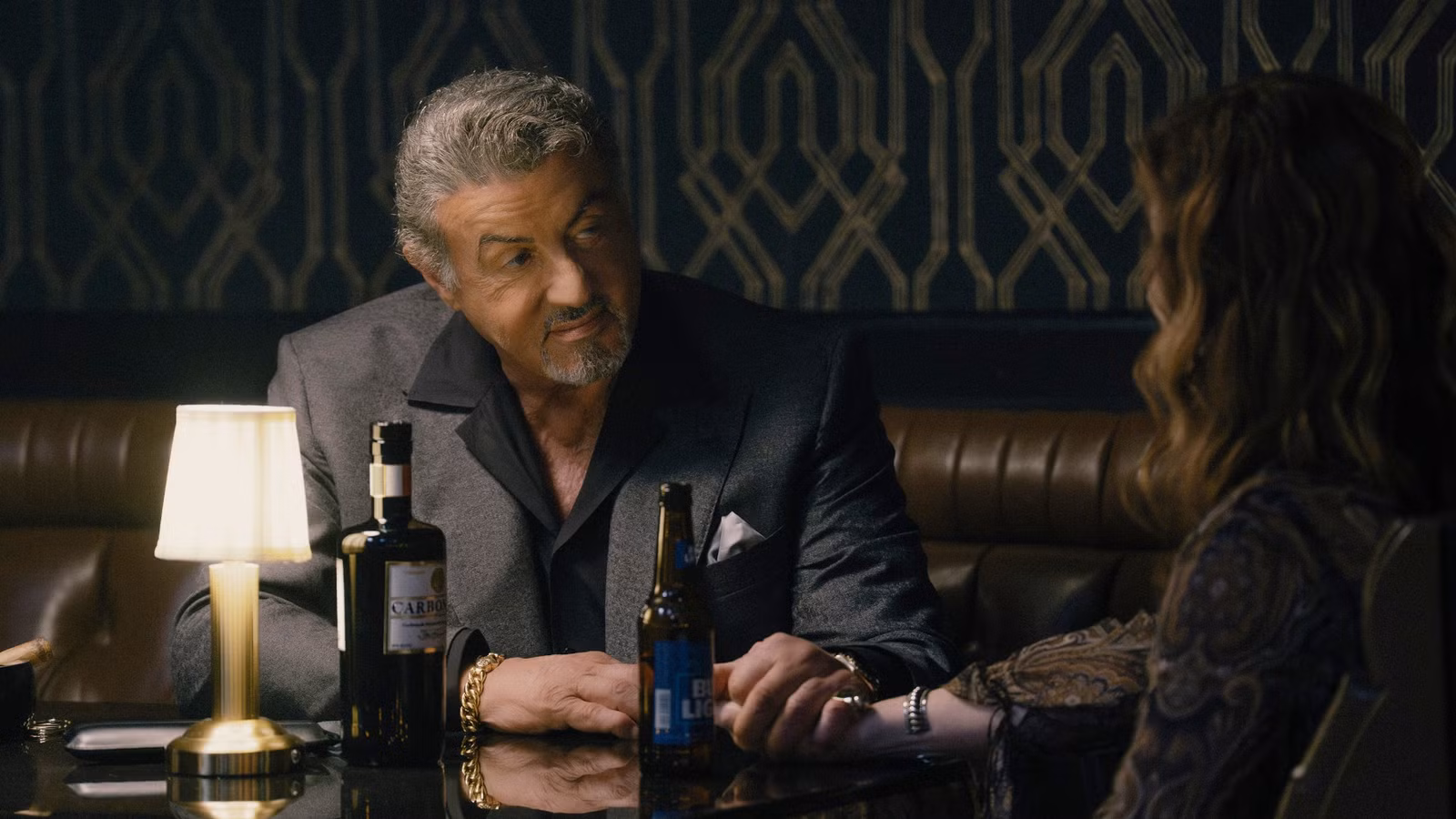 Sylvester Stallone se sintió amenazado por la nueva estrella que se une a la temporada 3 de Tulsa King: “¿Quién lanzará el primer golpe?”