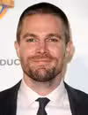 Foto de cabeza de Stephen Amell en la F*ck Cancer Gala