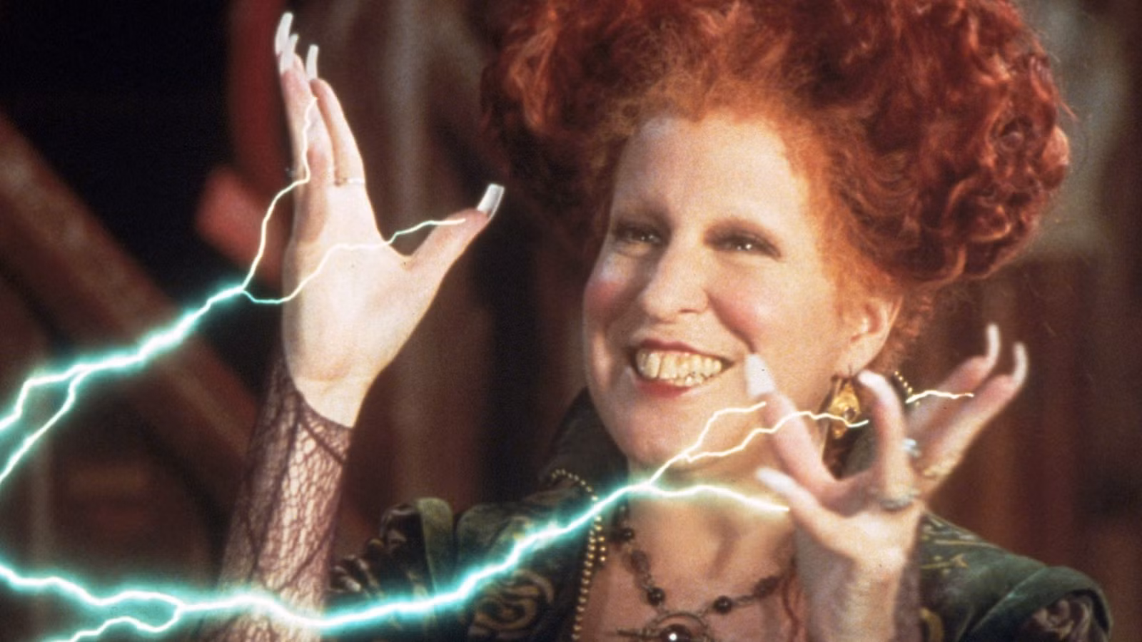 A los fanáticos de Hocus Pocus les encantará este momento en la comedia romántica que regresa de Netflix