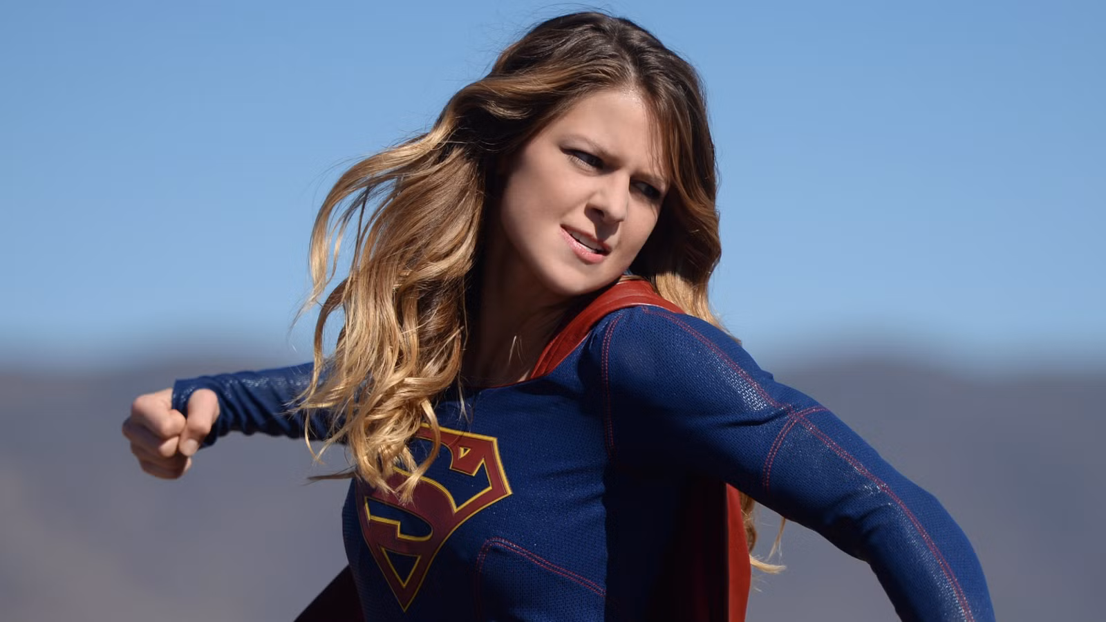 10 duras realidades de volver a ver Supergirl, 10 años después
