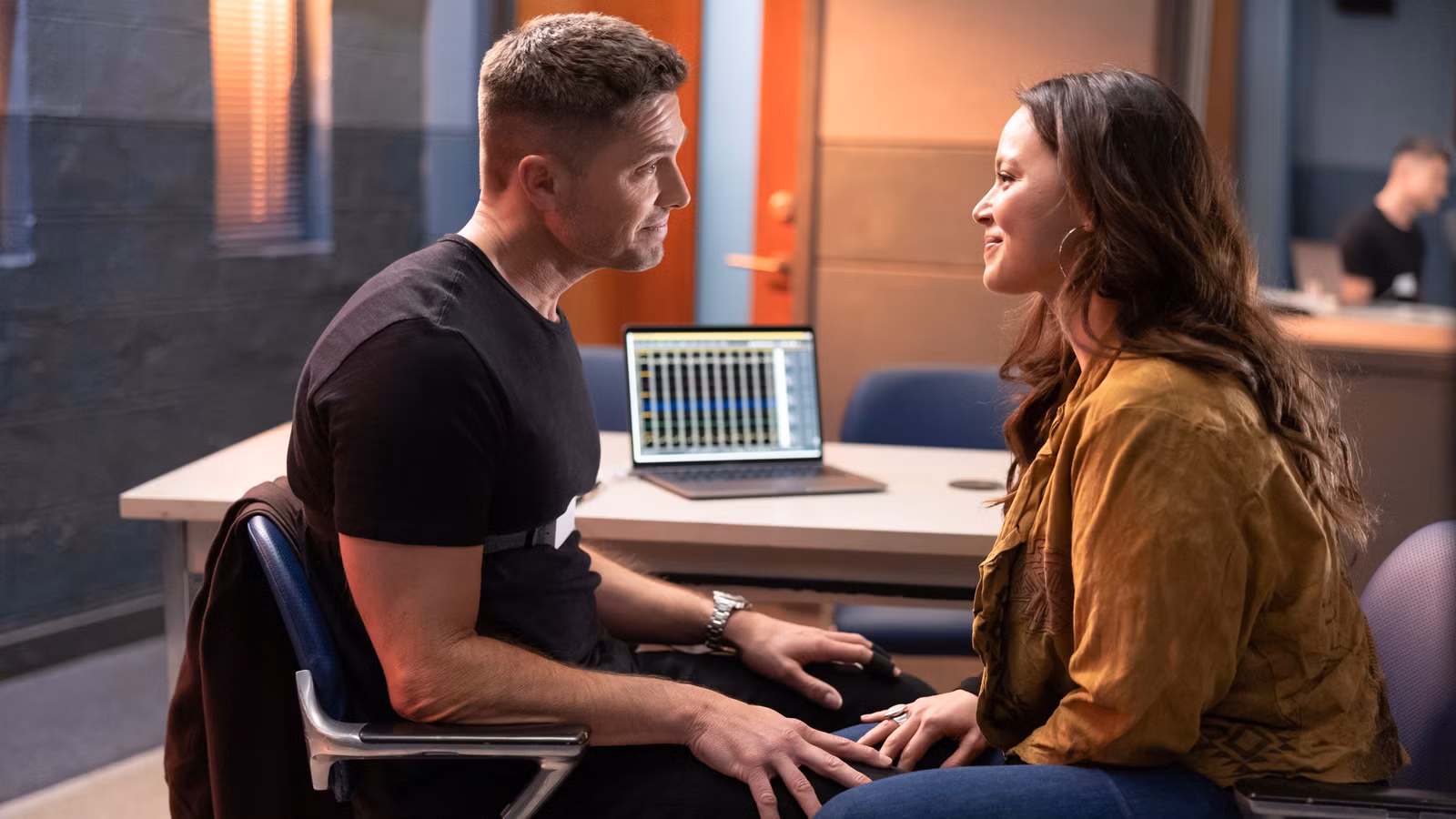 El piloto original del novato insinuó un romance diferente antes de que Chenford se robara el show