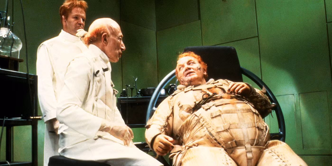 El barón Harkonnen reclinado en una silla junto a los médicos en Dune 1984