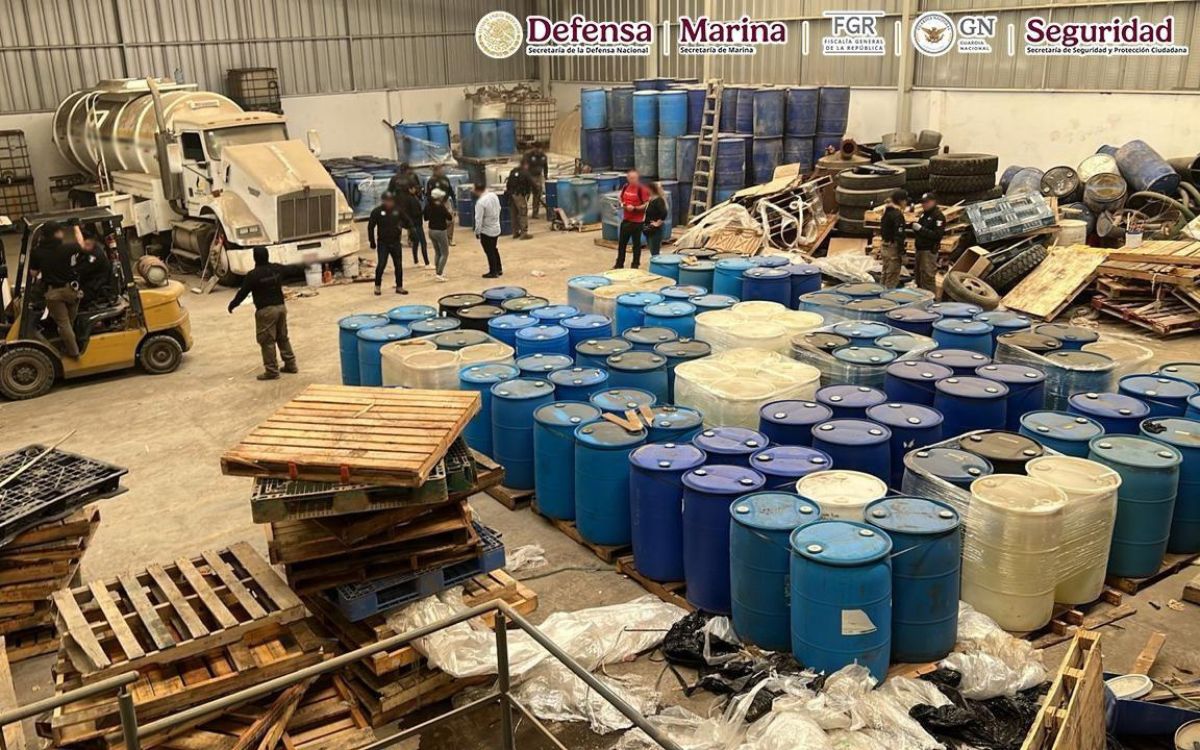 Aseguran 'narcolaboratorio' y 'narcobodegas' con precursores químicos y huachicol en Durango