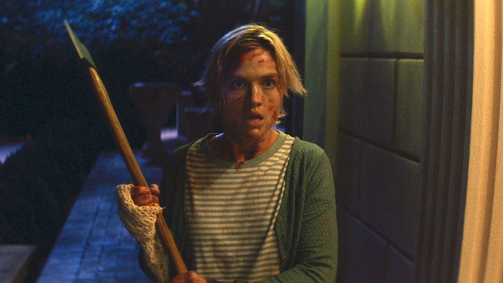 Bone Lake Review: Erotic Horror es largo en insinuaciones, con poco clímax, ya que no cumple con una premisa prometedora