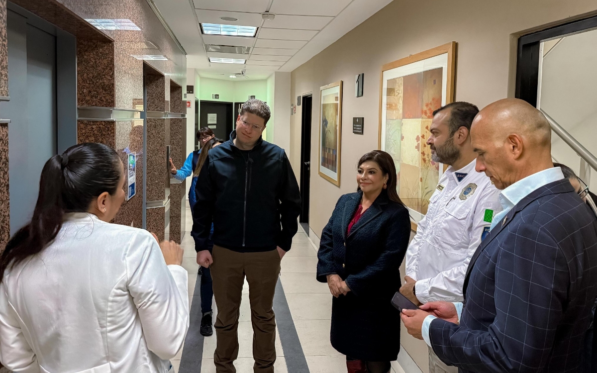 Clara Brugada visita a policías hospitalizados tras marcha del 2 de octubre