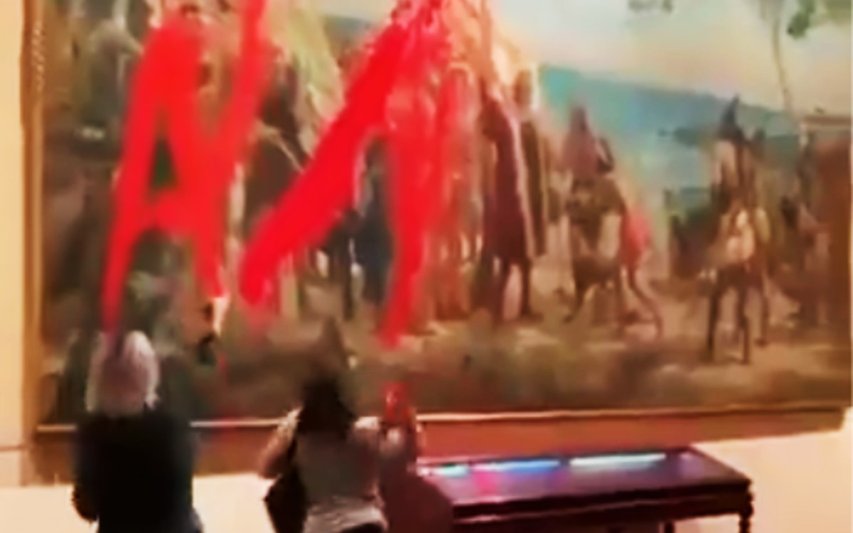 Colectivo ataca cuadro de Cristóbal Colón en el Museo Naval de Madrid