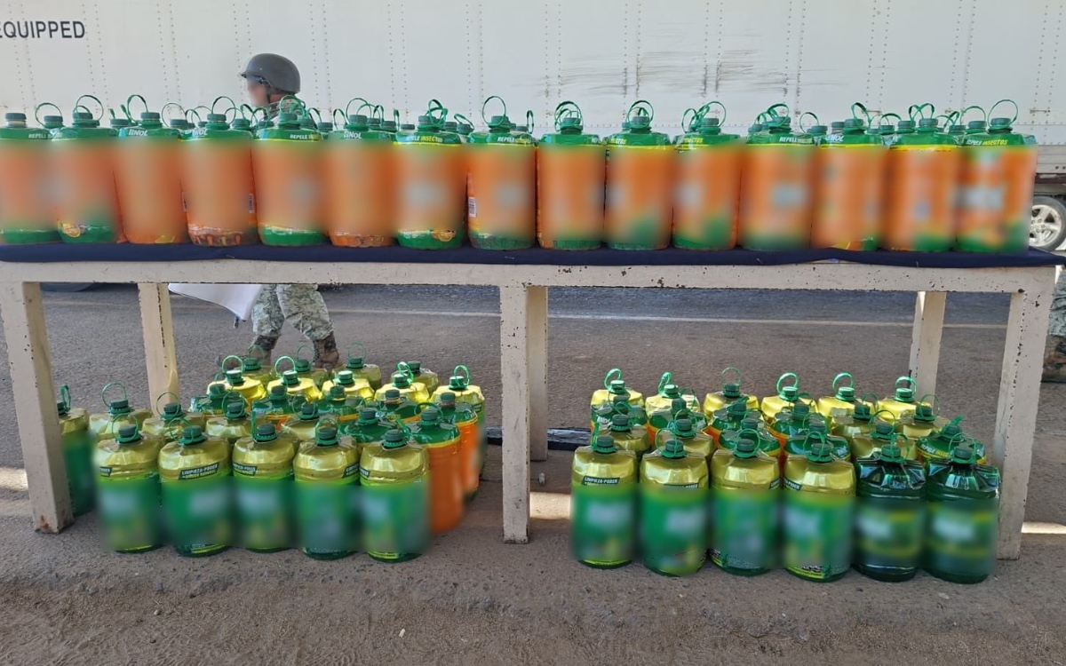 Decomisa más de mil litros de metanfetamina oculta en bidones de limpiador en Sonora