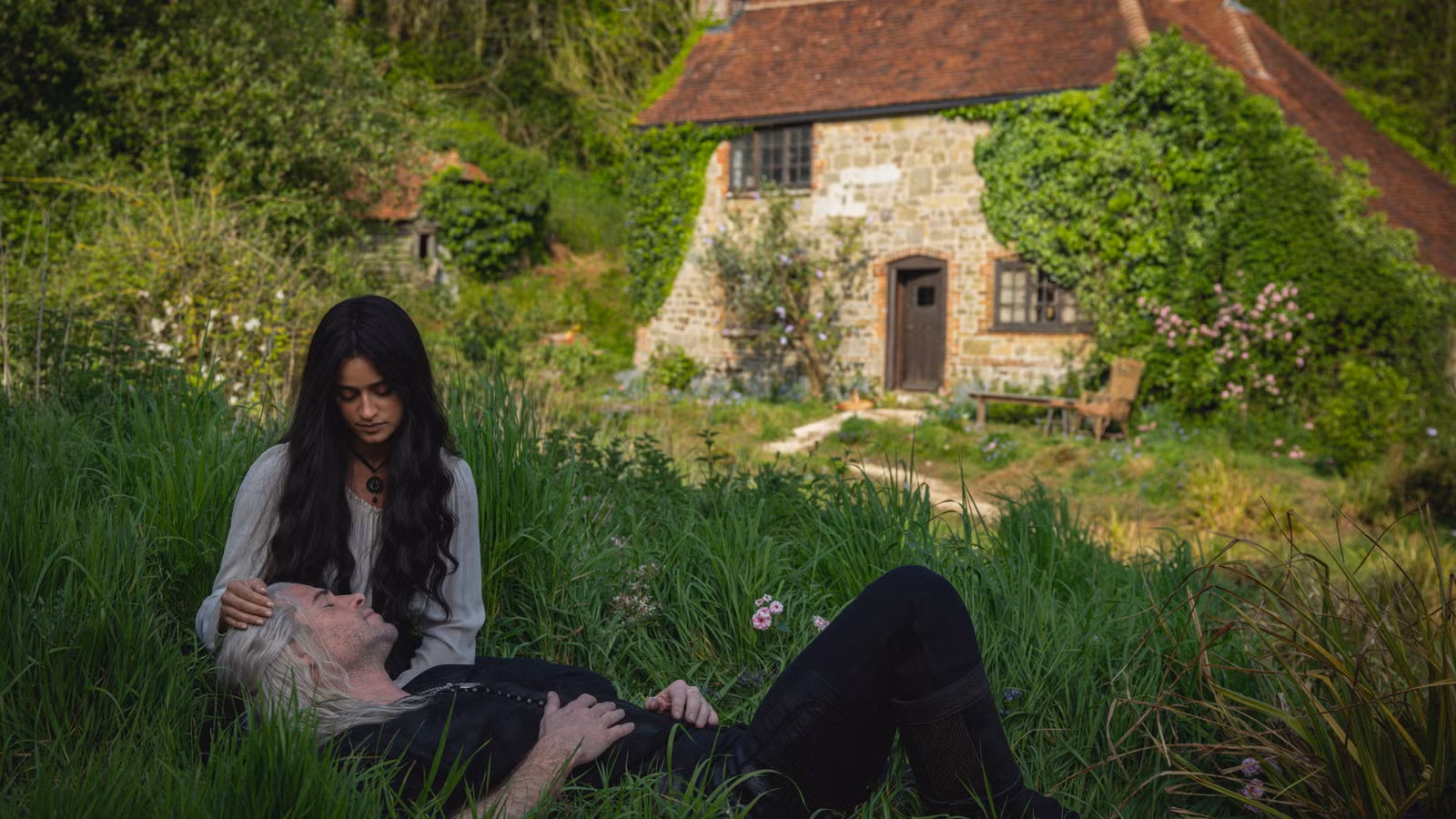 El actor Yennefer de The Witcher se sintió “seguro” cuando Liam Hemsworth reemplazó a Geralt en la temporada 4