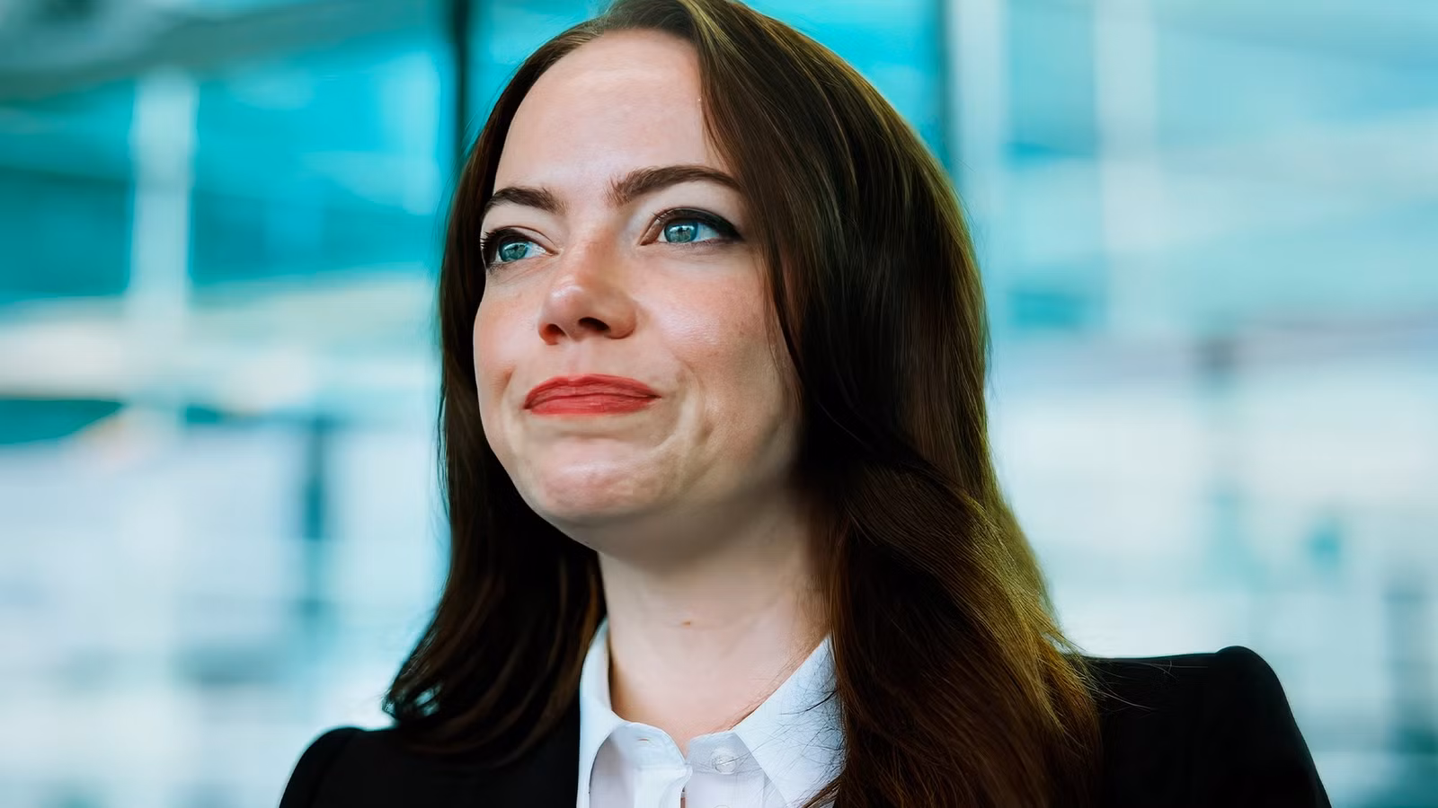 El remake de ciencia ficción de Emma Stone aparece en un sitio web de conspiración mundial antes del estreno de la película