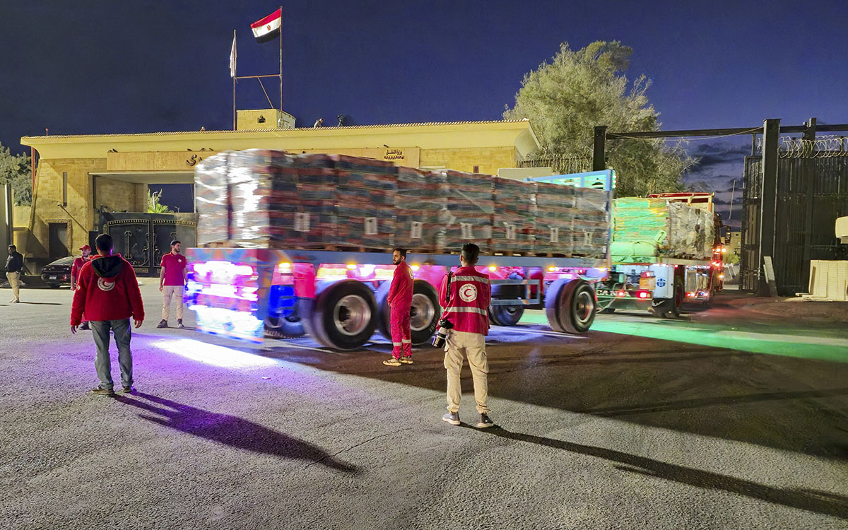 Empieza a entrar ayuda humanitaria a Gaza desde Egipto según el acuerdo de alto al fuego