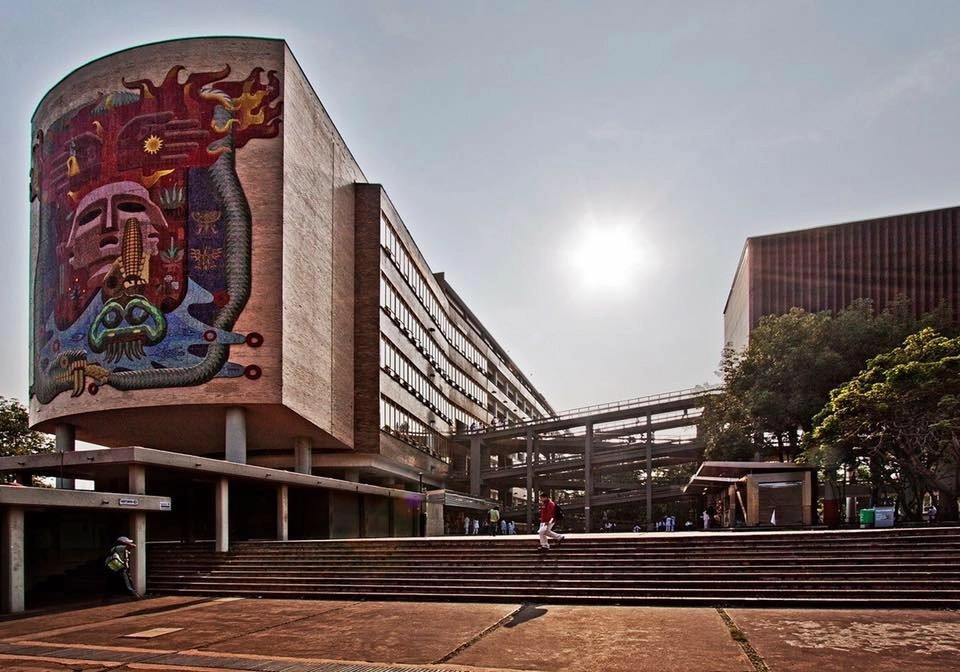 Encapuchados intentan tomar la Facultad de Medicina de la UNAM