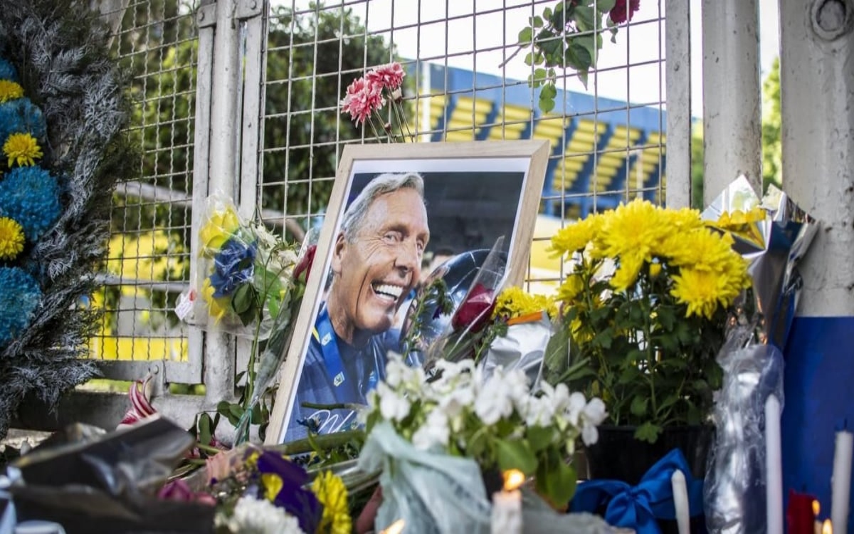 Esparcen cenizas de Miguel Ángel Russo en La Bombonera | Video