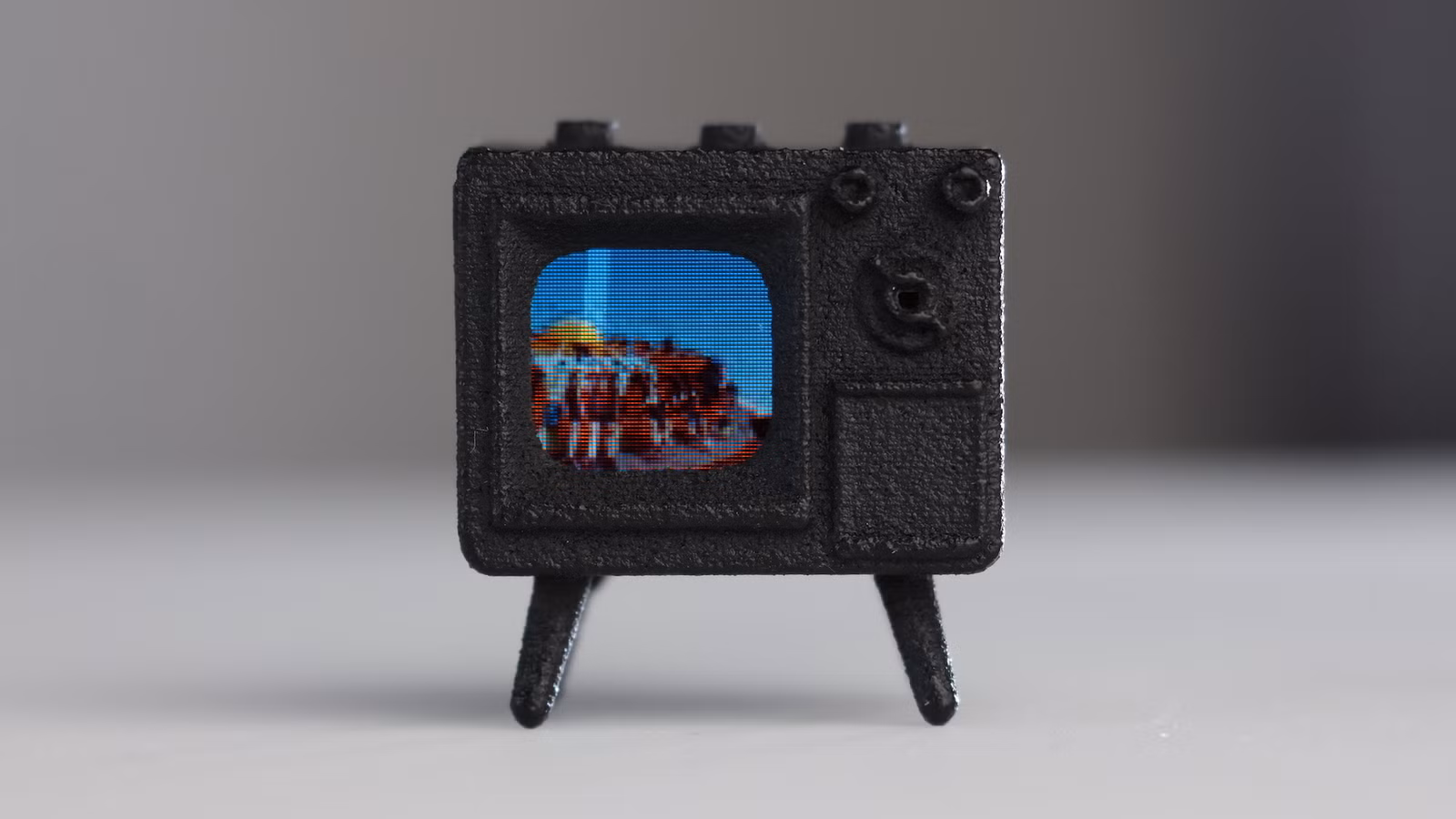 Este ridículamente pequeño televisor OLED es tan lindo que duele