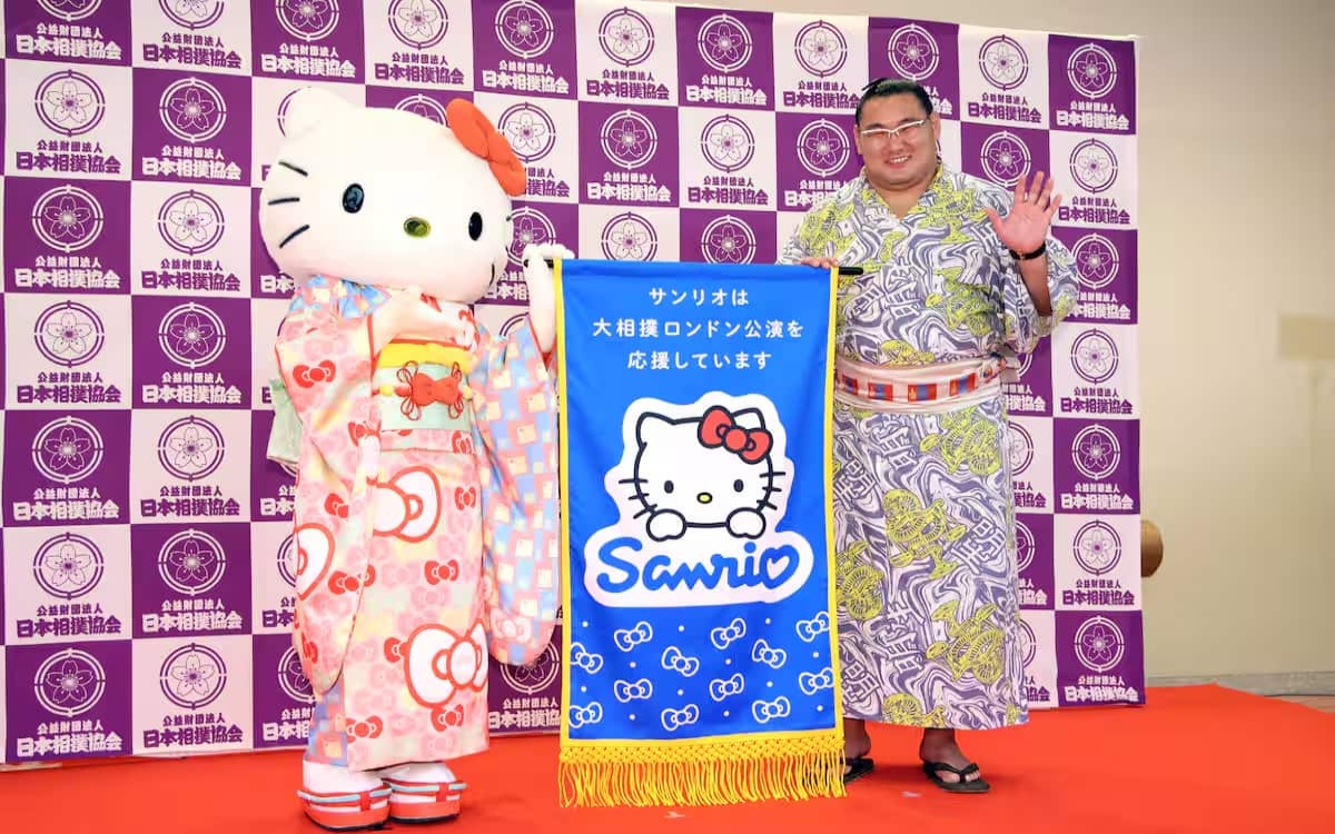 Hello Kitty es la 'embajadora' del Gran Torneo de Sumo en Londres | Video