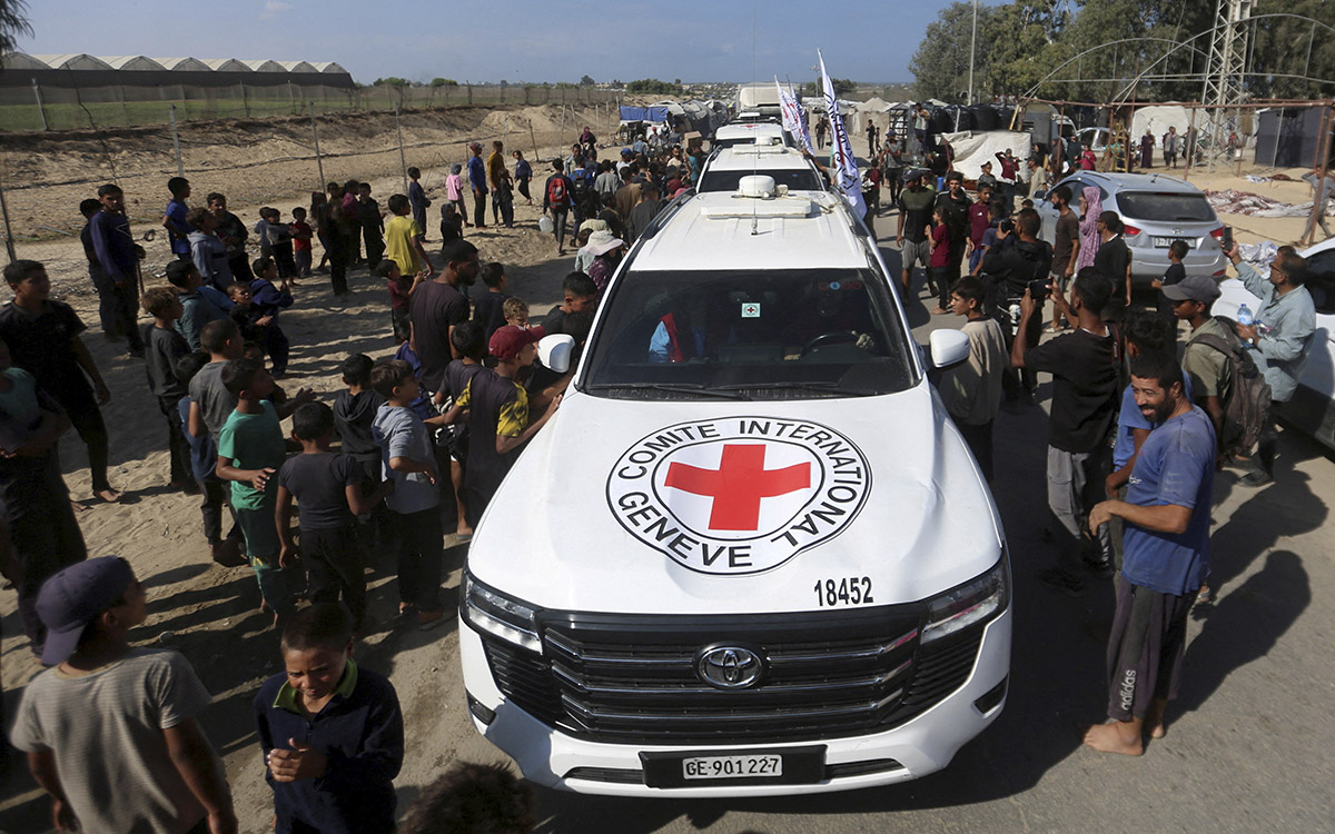 Israel identifica a los cuatro rehenes muertos entregados por Hamás en Gaza