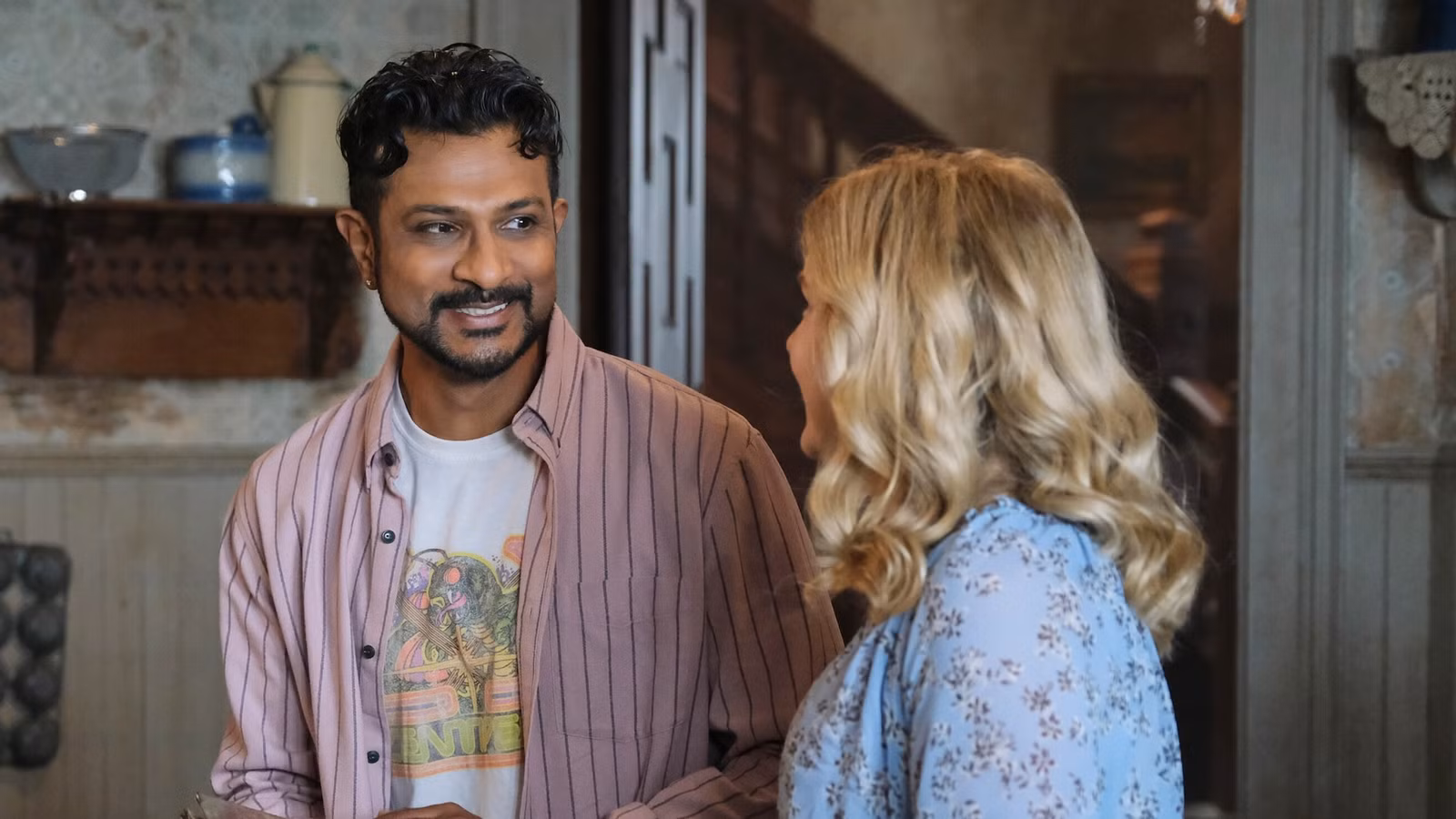 Jay Story de la temporada 5 de Ghosts obliga a CBS a resolver su gran problema de personajes