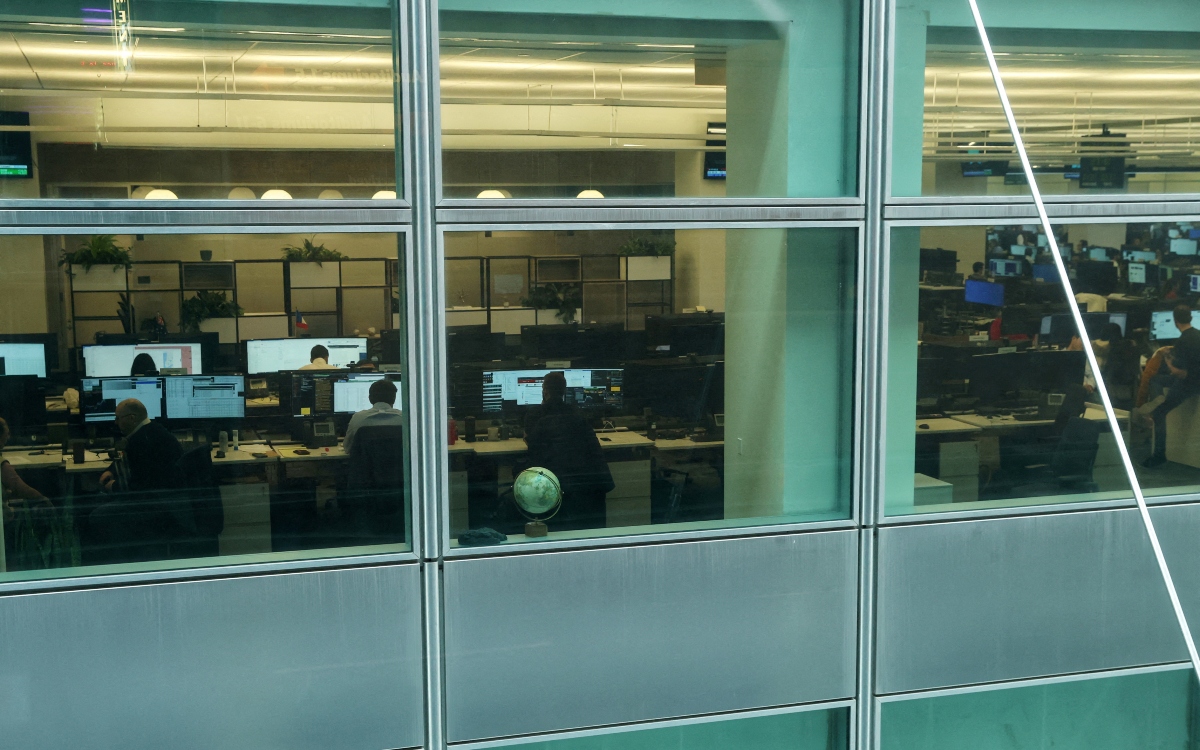 Juez bloquea despidos federales ante cierre parcial del Gobierno de Trump