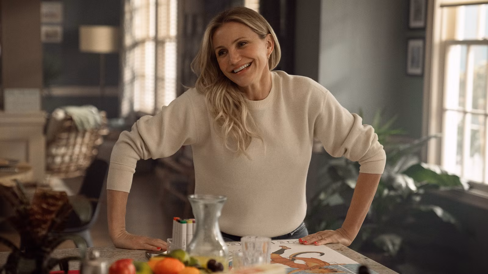 La próxima comedia de acción de Netflix de Cameron Diaz agrega las estrellas Peacemaker y Ted Lasso a medida que comienza la filmación
