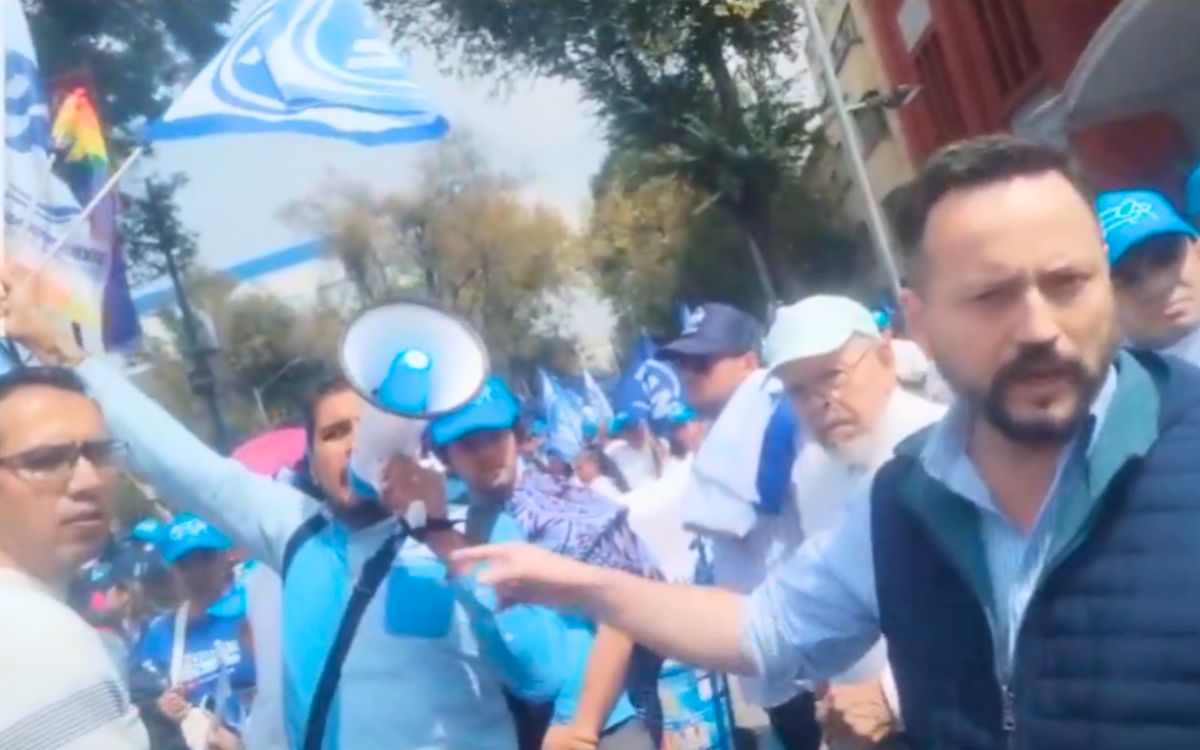 La ultraderecha en el relanzamiento del PAN; líder confronta a asistente con bandera LGBTIQ+