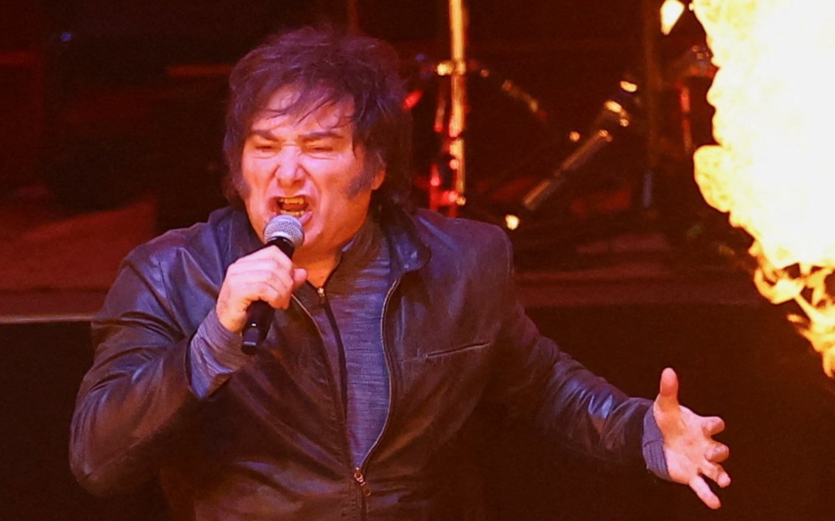 Milei canta con la 'Banda Presidencial' en medio de complejo panorama económico y político