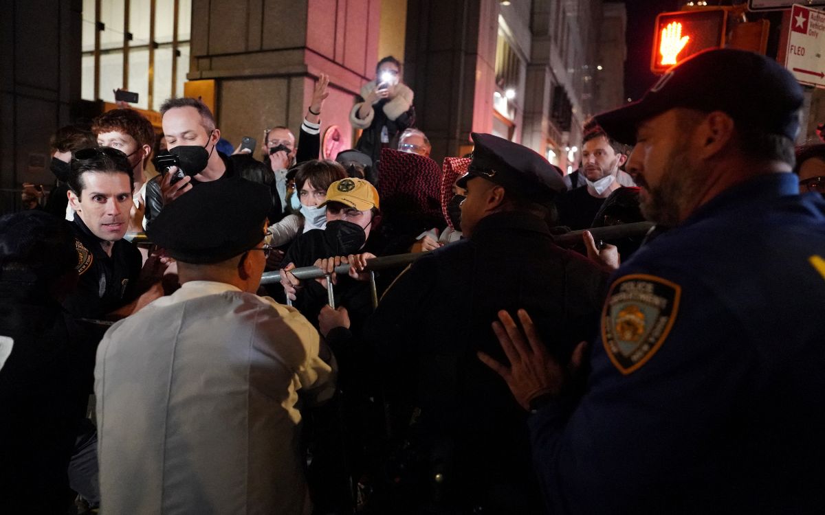 NY afirma que la ciudad no coopera con ICE tras enfrentamientos durante redadas