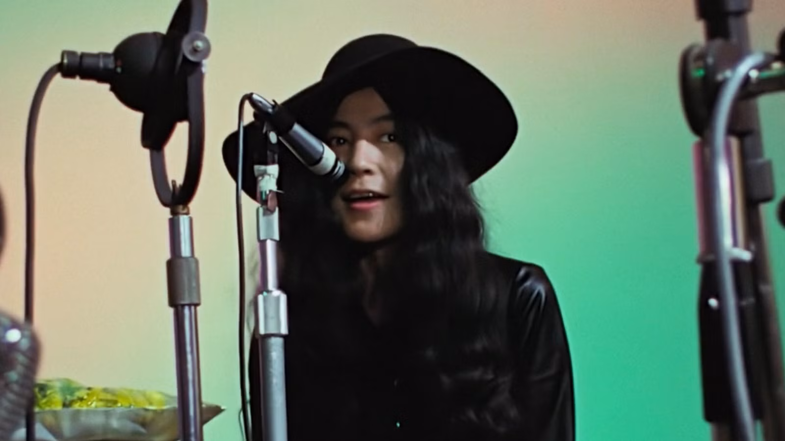 Películas de los Beatles sobre el casting de Yoko Ono con el ganador del Emmy