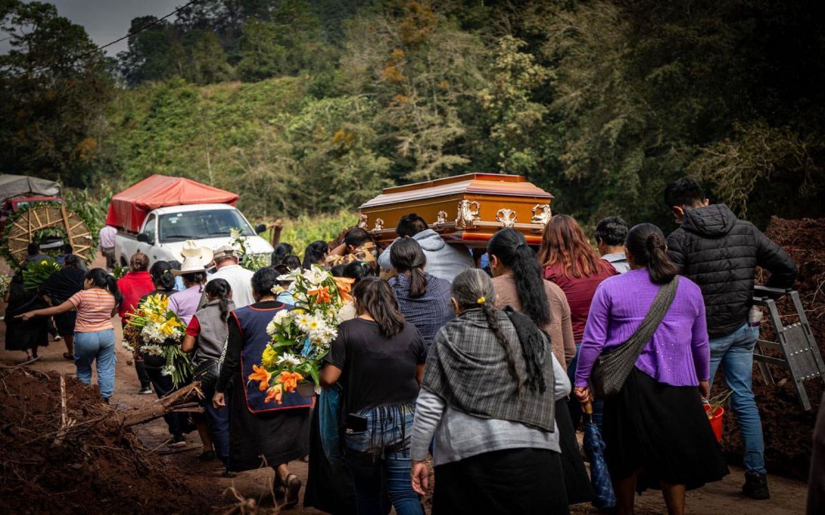 Puebla | Continúa búsqueda mientras velan un brazo y fotos tras lluvias en Huauchinango