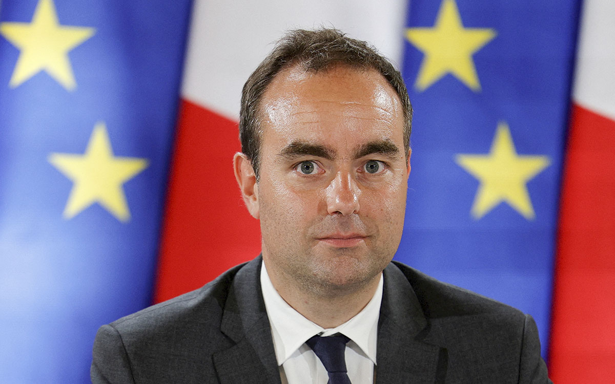 Renuncia el primer ministro de Francia un día después de formar Gobierno