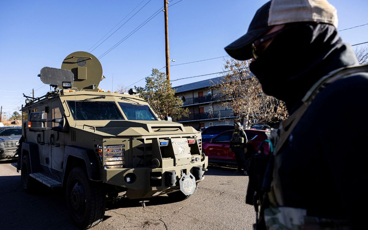 Trump acumula múltiples demandas millonarias por detener a ciudadanos en las redadas
