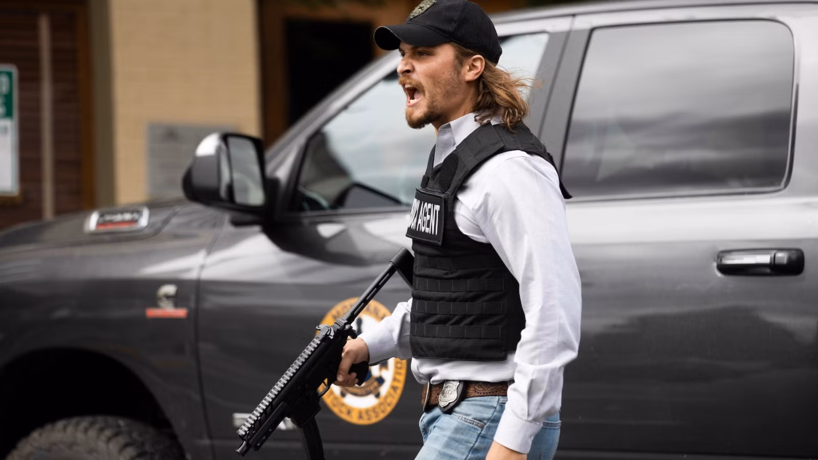 Yellowstone dispara armas en el primer metraje del spin-off Y: Marshals de Kacey Dutton