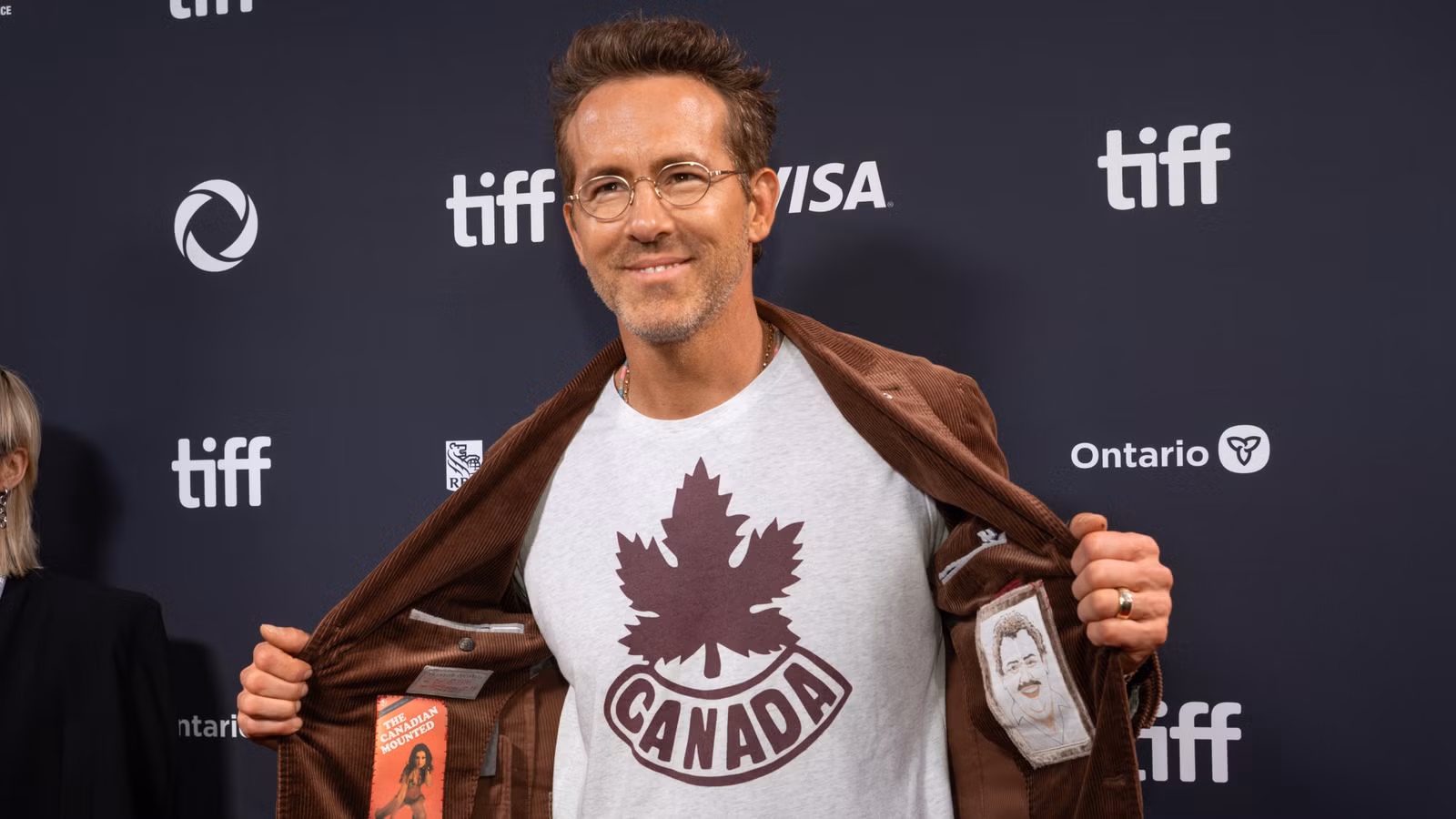 La serie Hulu de cinco partes de Ryan Reynolds obtiene un nuevo tráiler antes de su regreso