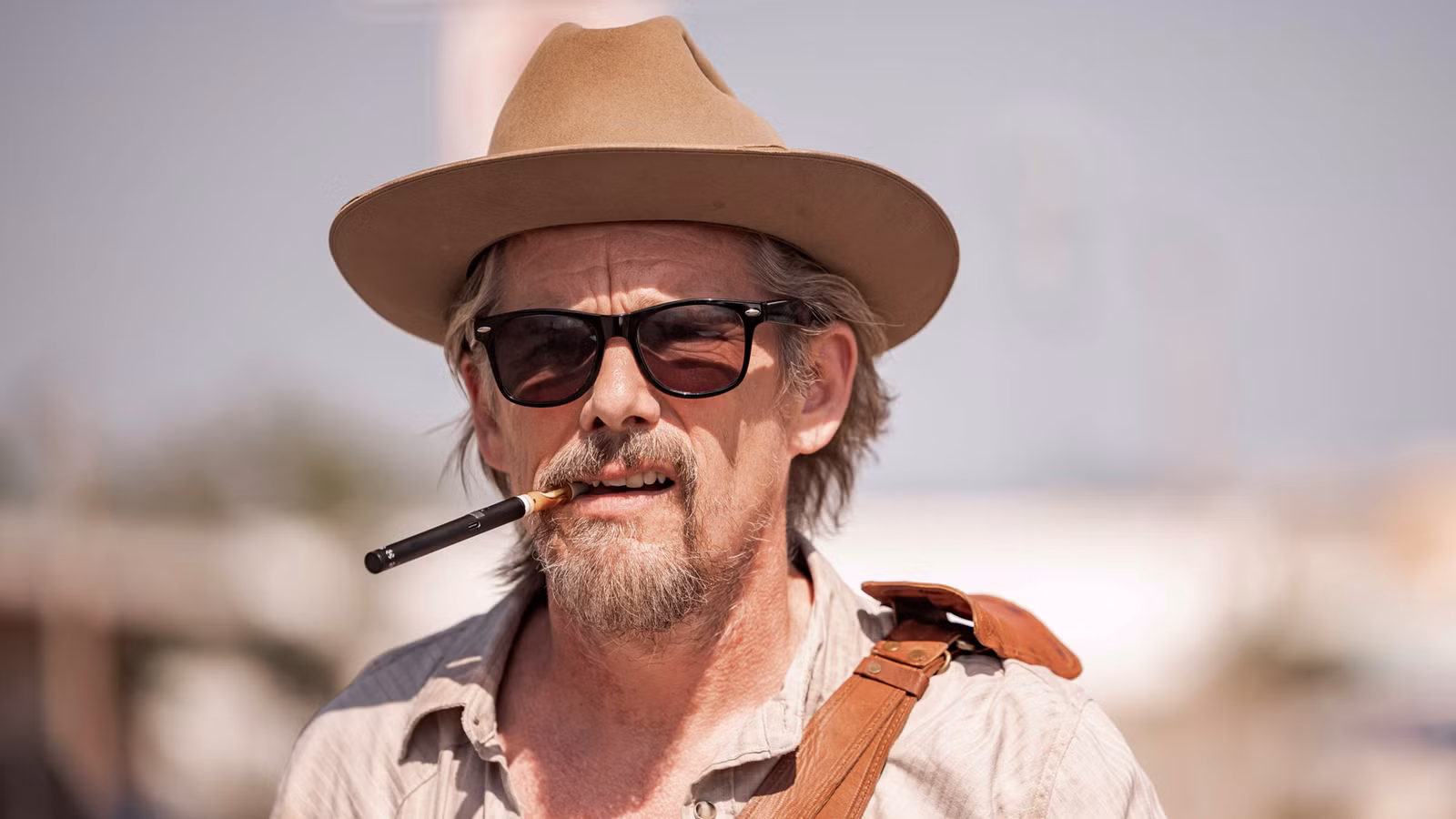 El salvaje thriller criminal de 8 partes de Ethan Hawke aterriza en la renovación de la temporada 2 después de convertirse en un éxito mundial en streaming