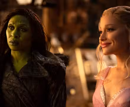 Glinda y Elphaba están una al lado de la otra en Wicked For Good