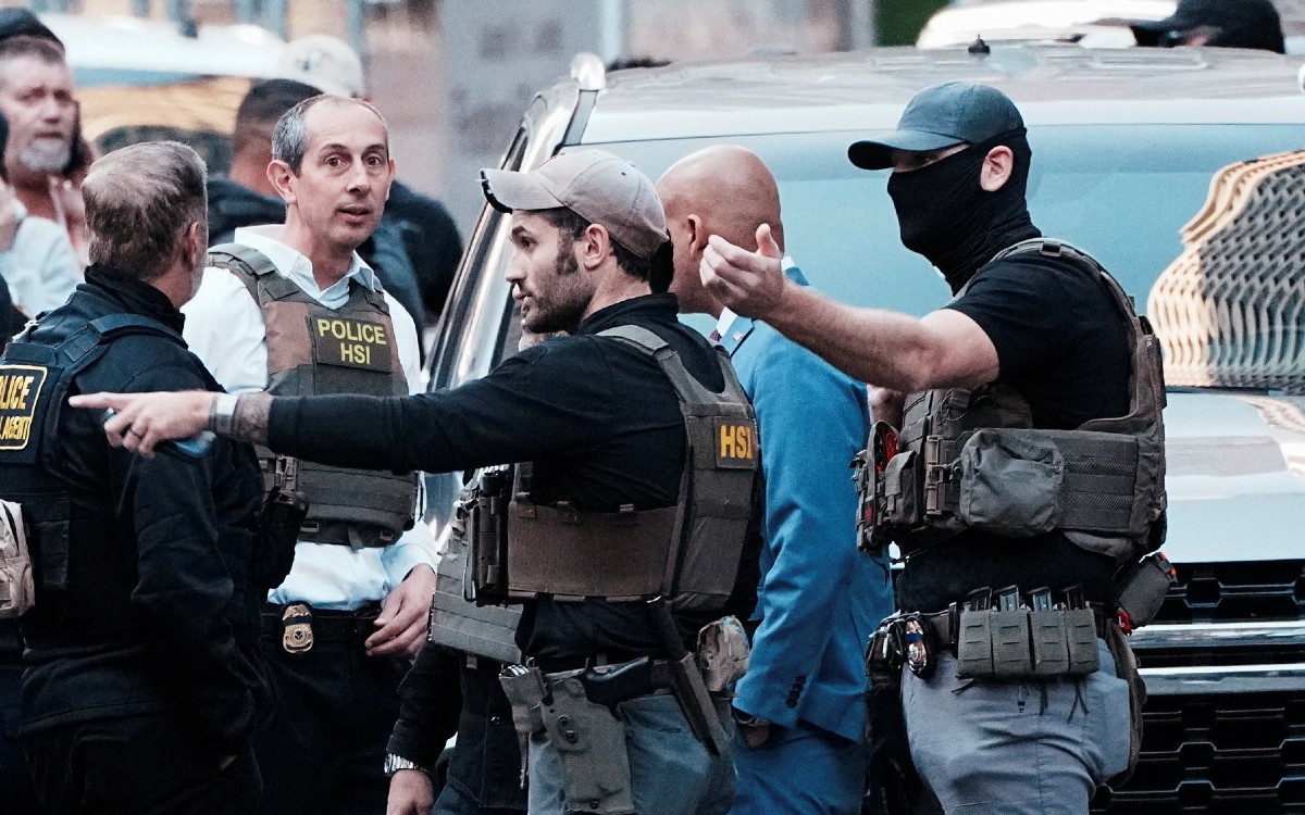 Arrestan a 140 migrantes en redada masiva en San Antonio, Texas