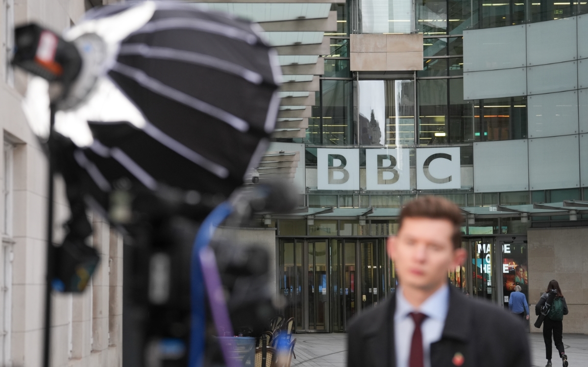 BBC se disculpa ante Trump pero rechaza pagarle una compensación