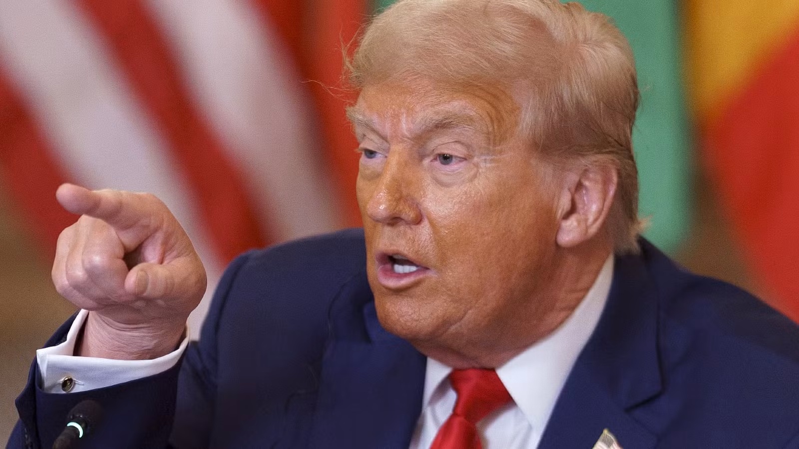 El presidente Trump ataca al presentador nocturno de NBC y lo llama “lunático trastornado”