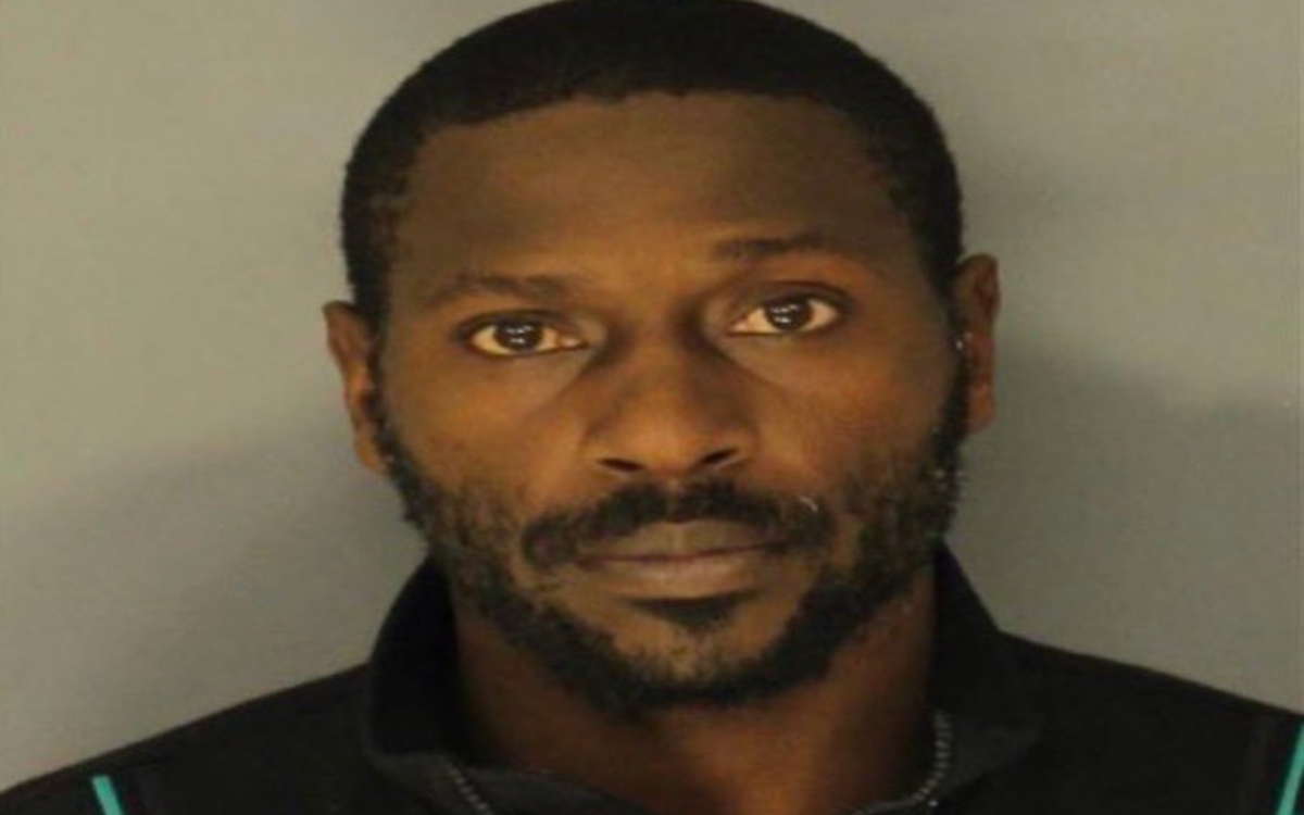 NFL: Antonio Brown sale de la cárcel tras pagar una fianza | Video