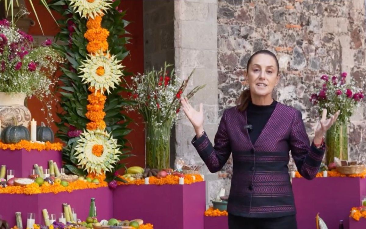 Ofrenda en Palacio Nacional honra a las 'ancestras' mexicanas: Sheinbaum | Video