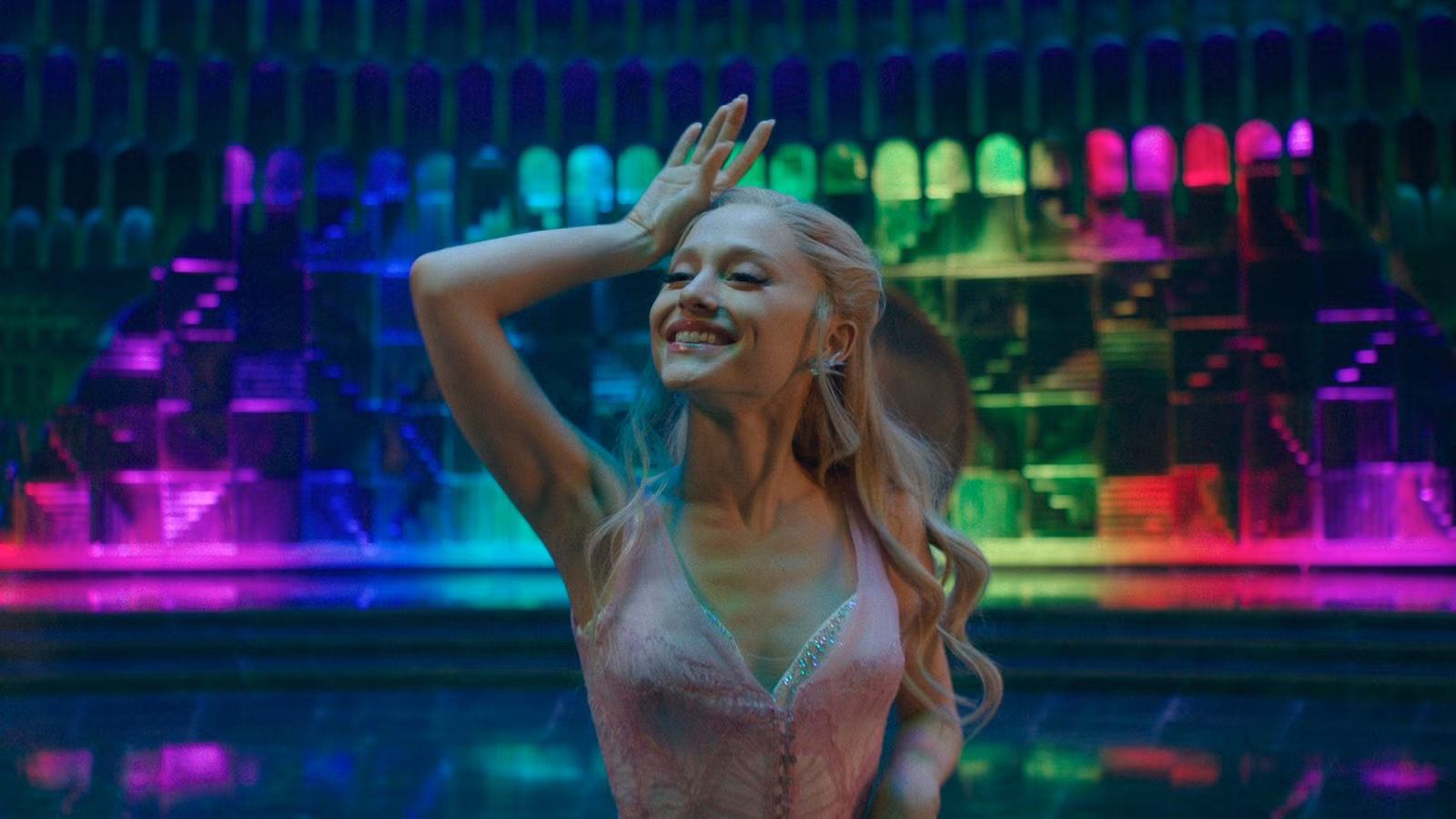 La malvada estrella Ariana Grande se emociona en una desgarradora despedida de Glinda