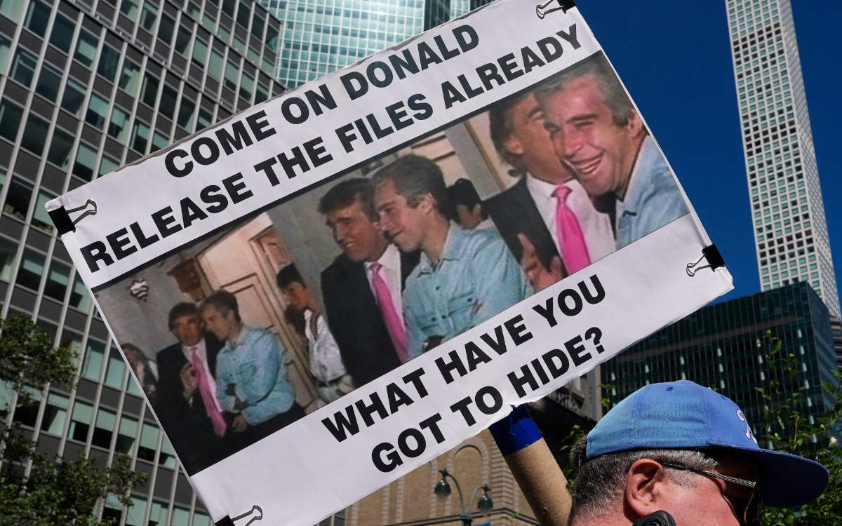 Trump acusa a los demócratas de 'desviar la atención' con el caso Epstein