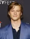 Foto de cabeza de Lucas Till