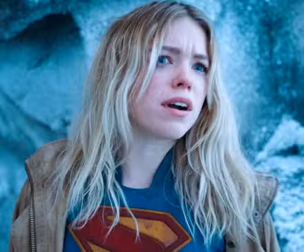 La Supergirl de Milly Alcock parece preocupada en Superman