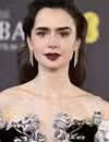 Foto de cabeza de Lily Collins en la 77ª edición de los Premios de Cine de la Academia Británica (BAFTA)