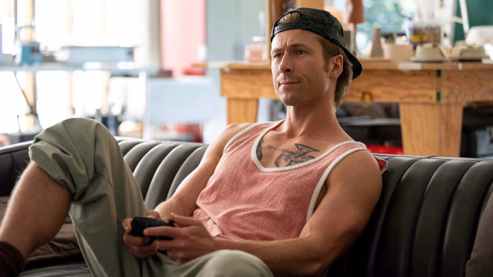 La nueva película de comedia occidental de Glen Powell revela oficialmente el título y la fecha de estreno