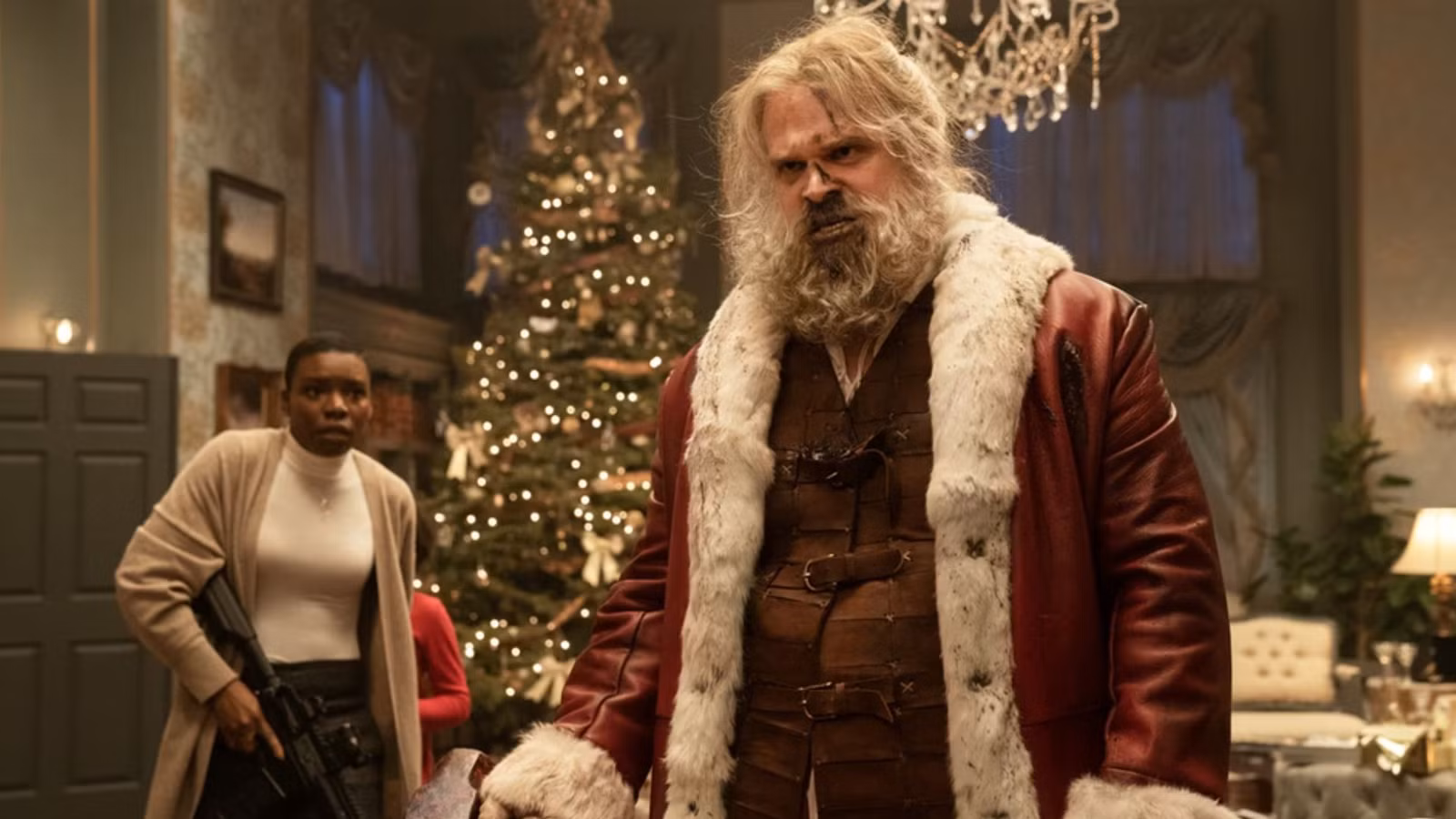 Santa Claus de David Harbour se une a The Naughty List y la Sra. Claus es elegida oficialmente en el primer tráiler de Violent Night 2